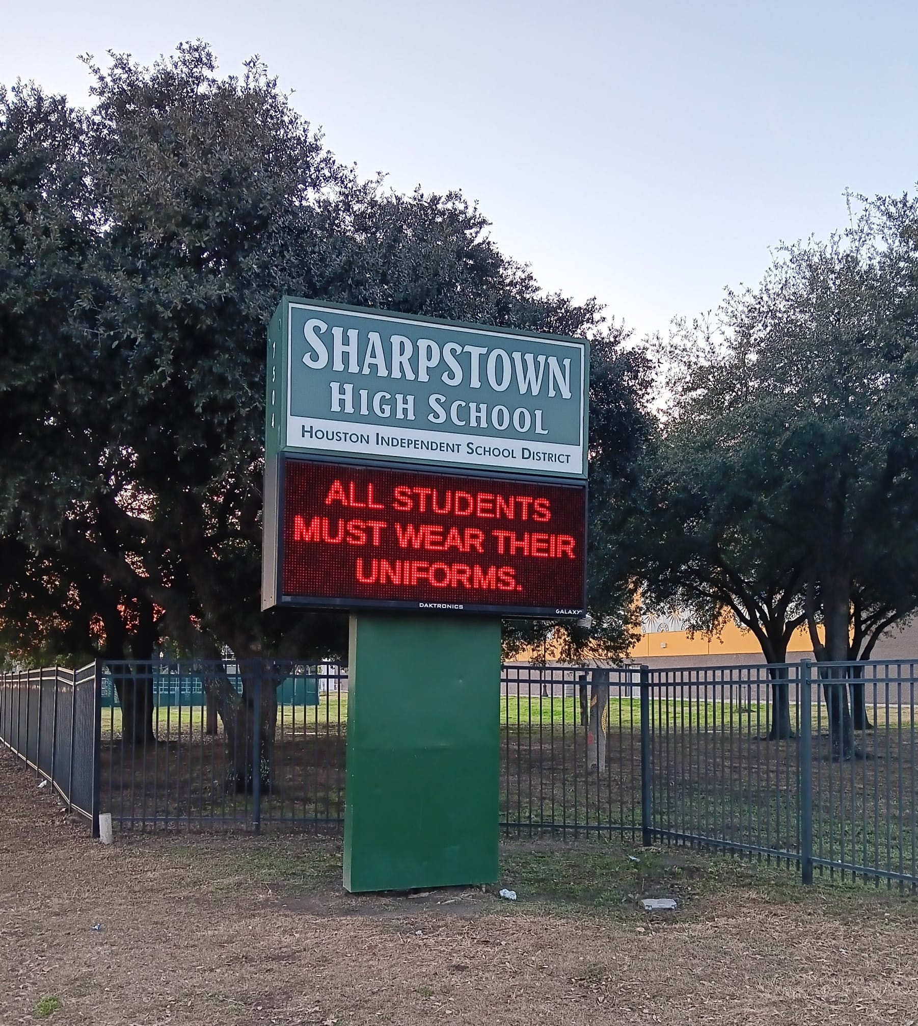 No es la misma escuela: cómo cambió Sharpstown High bajo el nuevo director T.J. Cotter y Superintendente Mike Miles