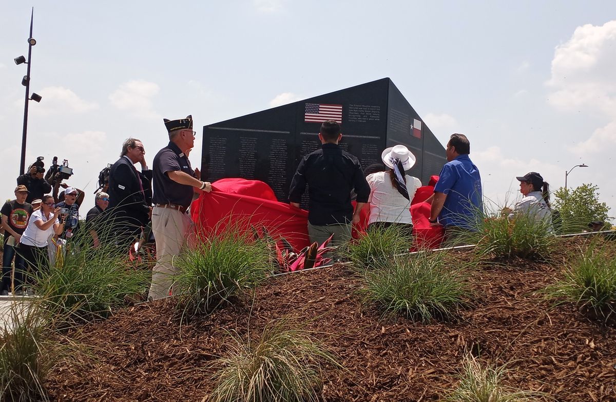 El Suroeste de Houston Honra a los Veteranos de Vietnam con un Nuevo Monumento