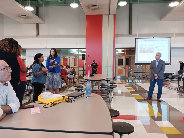 Southwest Houstonians Display Little Hostility to Superintendent Miles at Sugar Grove Family Meeting